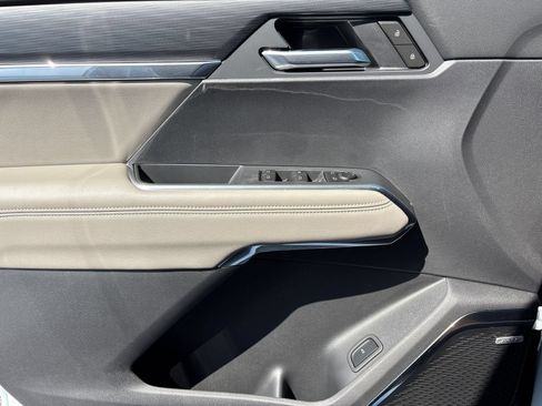 New 2026 GMC Acadia Elevation w/ Elevation Premium Package FWD image 18