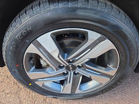 Used 2022 Kia Sorento EX w/ Panoramic Sunroof Package image 10