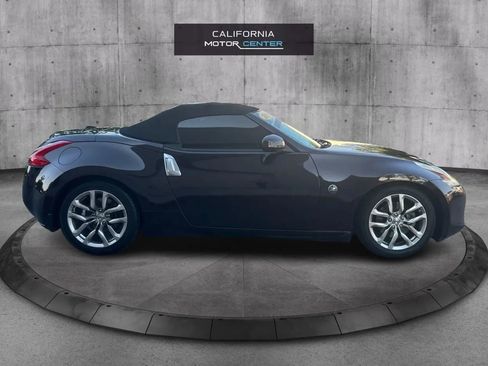 Used 2010 Nissan 370Z Roadster image 4
