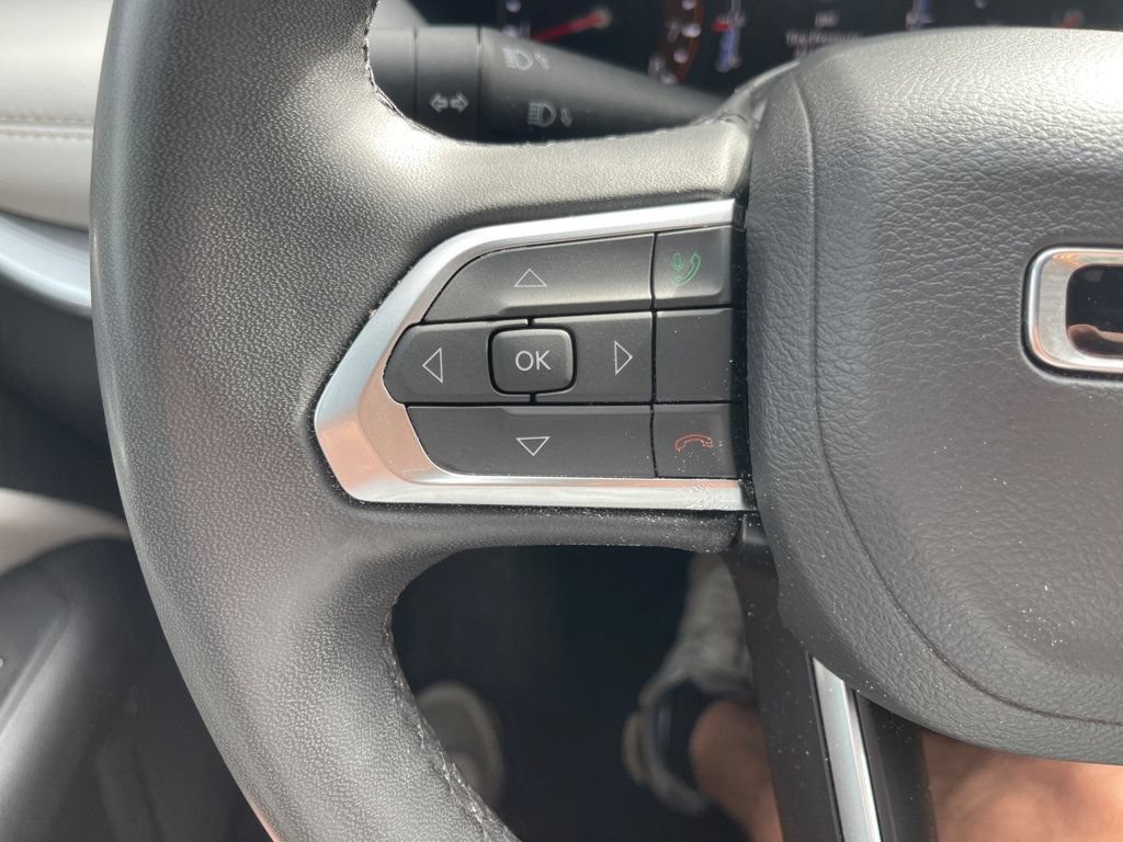 Used 2025 Jeep Compass Limited AWD/4WD image 16