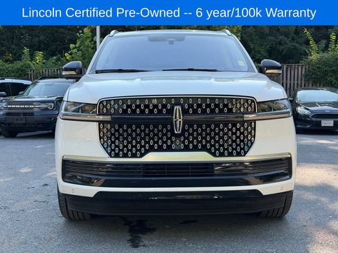 Used 2025 Lincoln Navigator Reserve AWD/4WD image 2