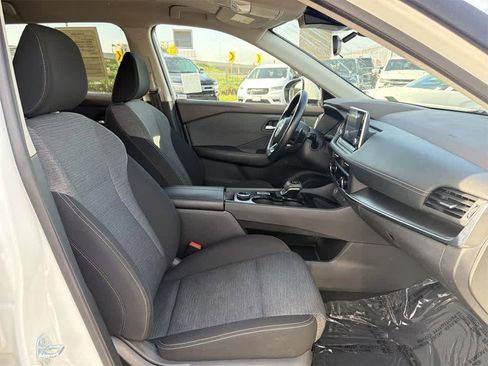 Used 2023 Nissan Rogue SV image 34