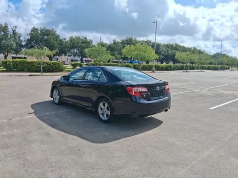 Used 2014 Toyota Camry SE FWD image 4