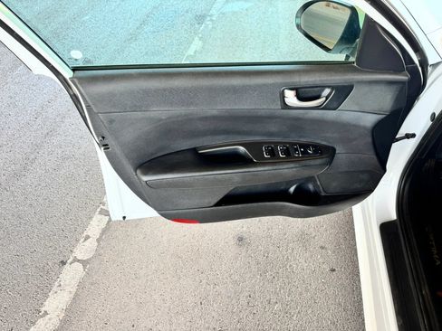 Used 2017 Kia Optima LX FWD image 9