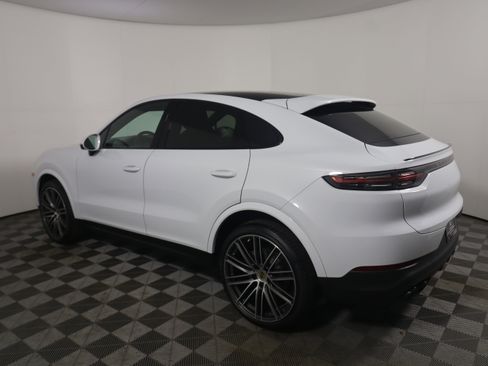 Certified 2023 Porsche Cayenne Platinum Edition image 3