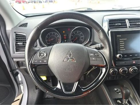 Used 2022 Mitsubishi Outlander Sport SE image 6