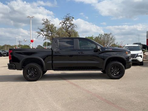 Used 2025 Chevrolet Silverado 1500 ZR2 w/ Technology Package image 4