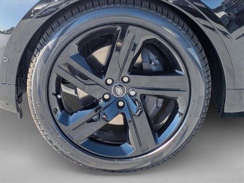 New 2025 Land Rover Discovery Dynamic SE image 10