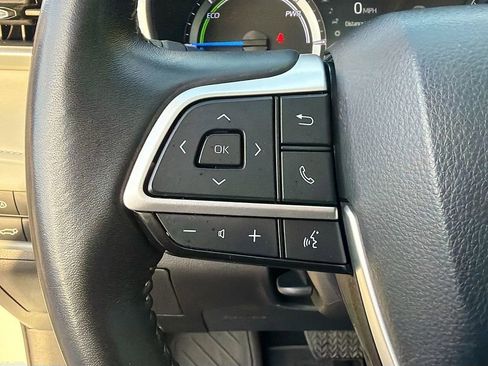 Used 2025 Toyota Highlander XLE AWD/4WD image 36