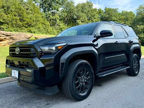 Used 2025 Toyota 4Runner SR5 AWD/4WD image 2
