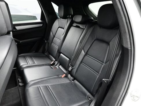 Certified 2021 Porsche Cayenne Turbo AWD/4WD image 13