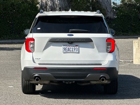 Certified 2022 Ford Explorer XLT w/ Equipment Group 202A image 4