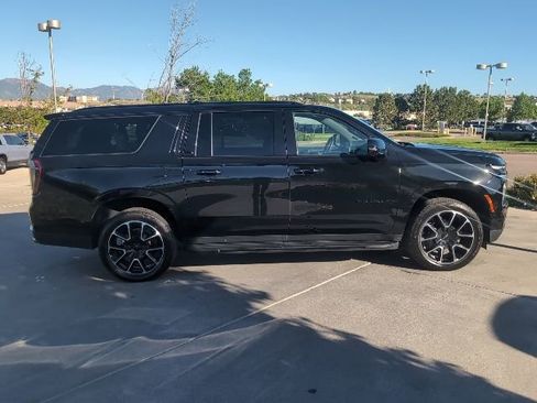 Used 2025 Chevrolet Suburban RST w/ Comfort Package AWD/4WD image 10