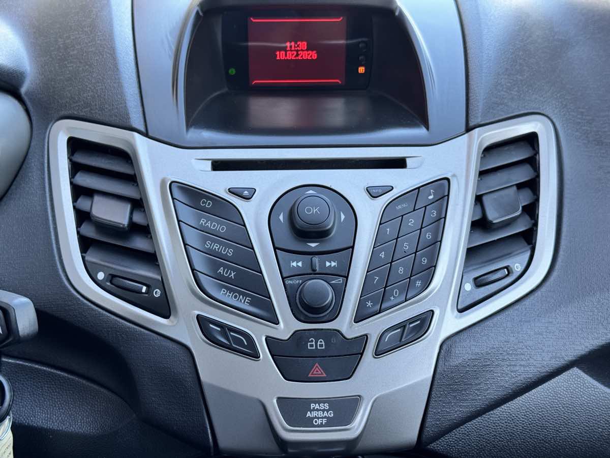 Used 2013 Ford Fiesta SE FWD image 41