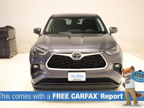 Used 2023 Toyota Highlander LE image 2