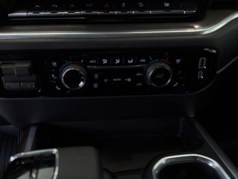 Used 2025 Chevrolet Silverado 1500 High Country w/ Technology Package image 13