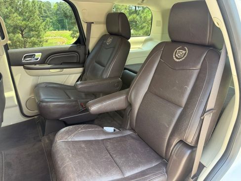 Used 2013 Cadillac Escalade Platinum RWD image 39