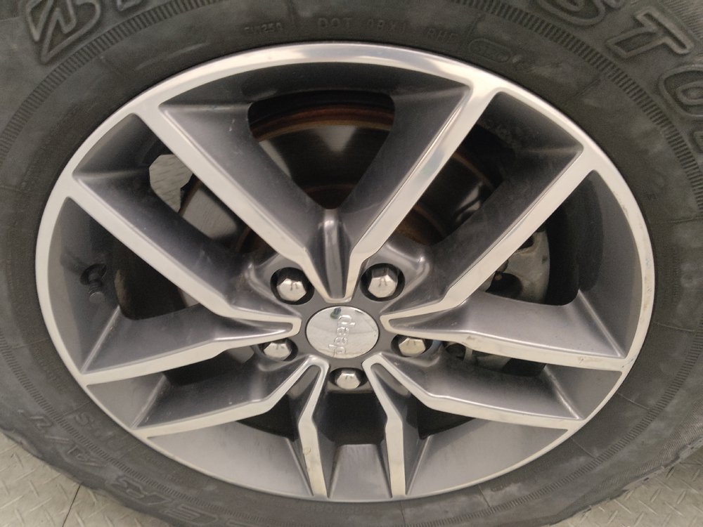 Used 2017 Jeep Grand Cherokee Limited AWD/4WD image 31