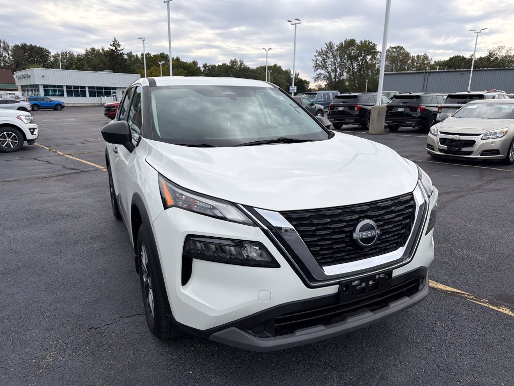 Used 2023 Nissan Rogue S AWD/4WD image 15