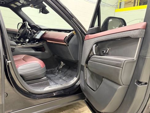 Used 2025 Land Rover Range Rover Sport Dynamic SE AWD/4WD image 41