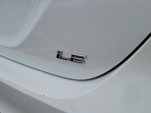 Used 2021 Toyota Camry LE image 6