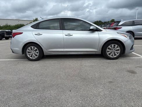 Used 2020 Hyundai Accent SE FWD image 6
