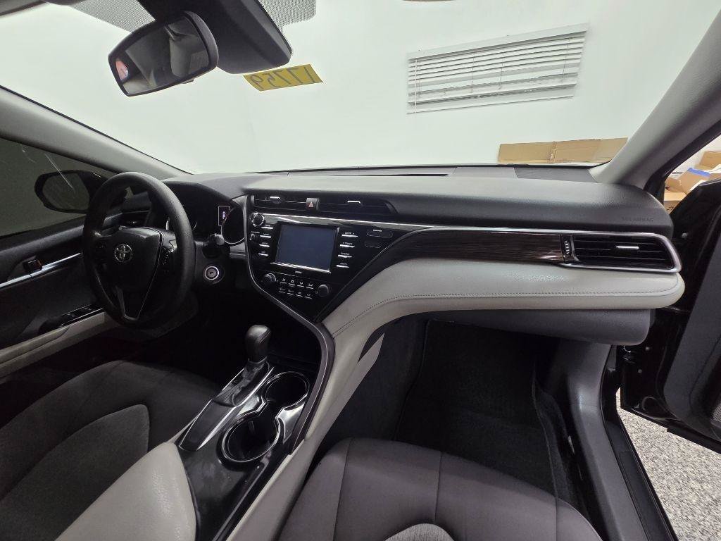 Used 2020 Toyota Camry LE FWD image 21