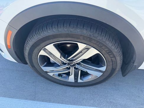 Certified 2022 Kia Sorento EX w/ Panoramic Sunroof Package image 7