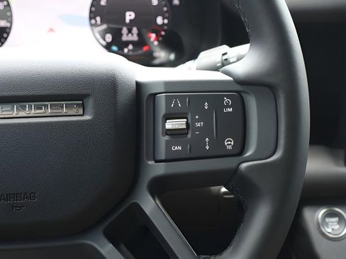 Used 2025 Land Rover Defender 130 S image 22