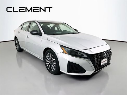 Used 2024 Nissan Altima 2.5 SV FWD image 5