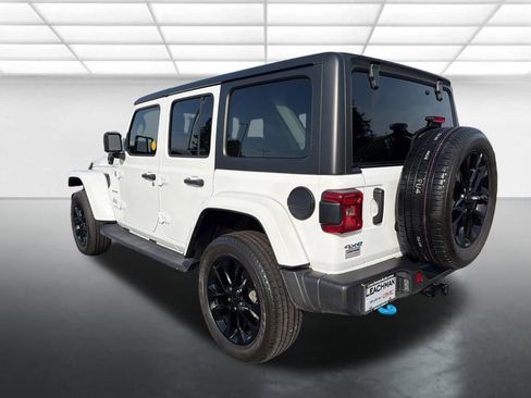Used 2022 Jeep Wrangler Unlimited Sahara AWD/4WD image 14