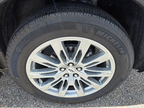 Certified 2025 Ford Explorer Platinum RWD image 10