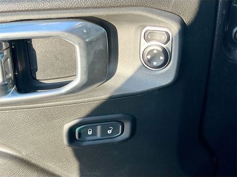 Used 2024 Jeep Gladiator Rubicon w/ Convenience Group image 17