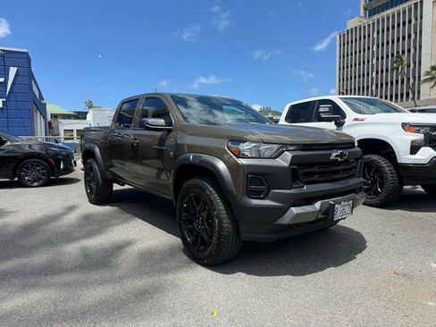 Used 2025 Chevrolet Colorado Trail Boss AWD/4WD image 3