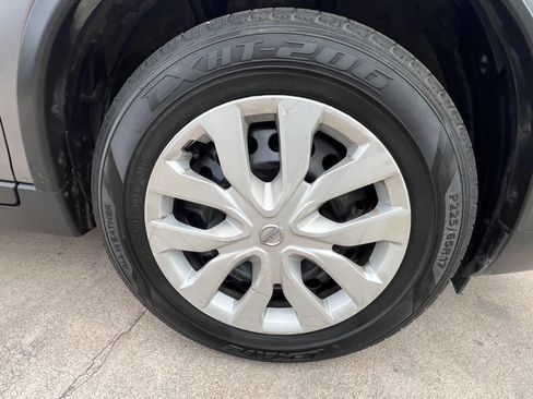 Used 2016 Nissan Rogue S w/ Appearance Package AWD/4WD image 9