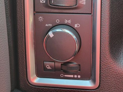 Used 2024 RAM 1500 Classic SLT AWD/4WD image 18