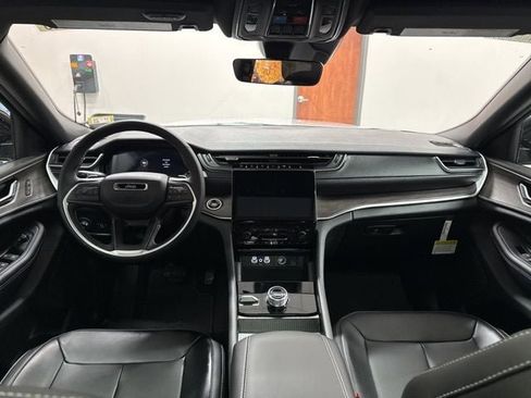 New 2025 Jeep Grand Cherokee Limited AWD/4WD image 40