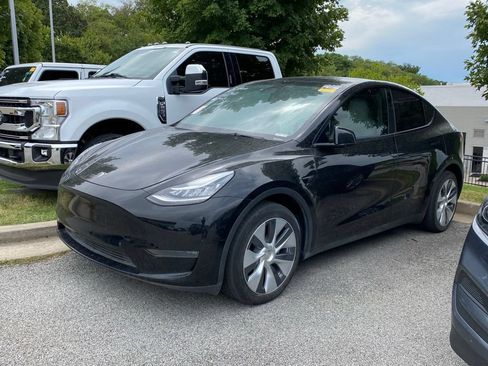Used 2023 Tesla Model Y Long Range AWD/4WD image 4