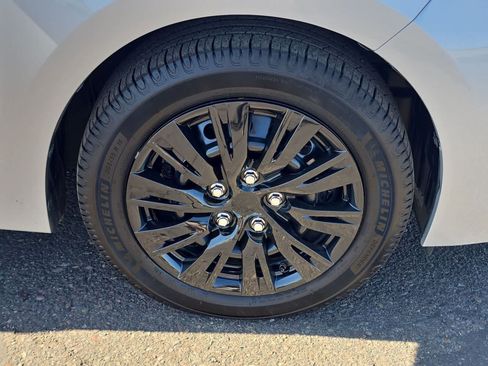 Used 2019 Toyota Corolla LE w/ Carpet Mat Package (TMS) FWD image 10