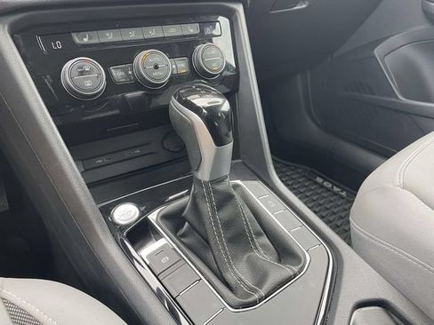 Certified 2024 Volkswagen Taos SE FWD image 30