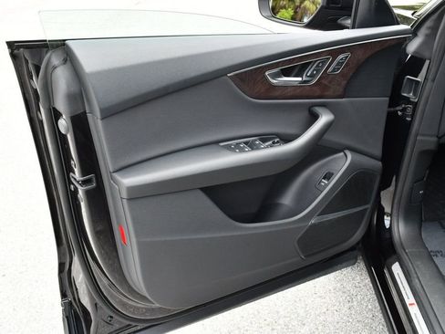 Used 2020 Audi Q8 Premium Plus w/ Premium Plus Package AWD/4WD image 44