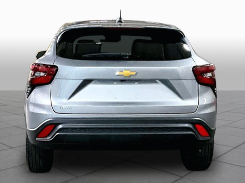Used 2026 Chevrolet Trax LS FWD image 5