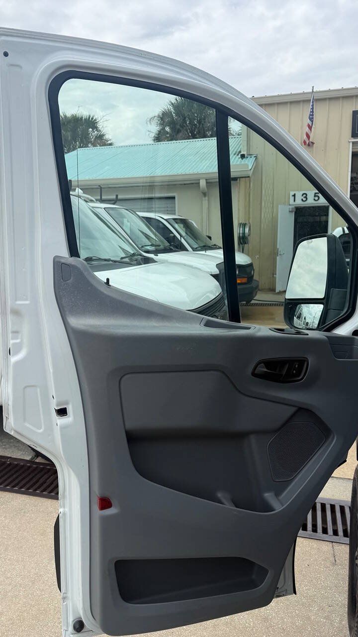 Used 2019 Ford Transit 250 130 Low Roof w/ Exterior Upgrade Package RWD image 9