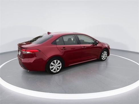 Used 2022 Toyota Corolla LE image 11