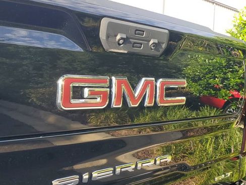 Used 2023 GMC Sierra 1500 SLT w/ SLT Premium Package AWD/4WD image 6