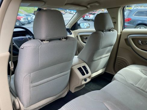 Used 2015 Ford Taurus SE FWD image 21