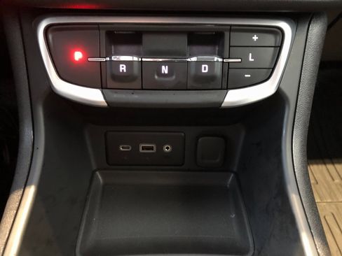 Used 2024 GMC Terrain SLE w/ Driver Convenience Package image 26