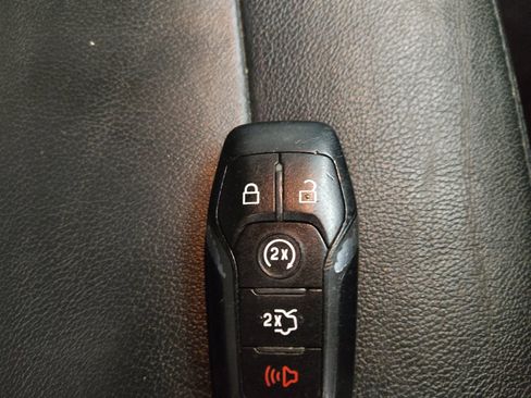 Used 2017 Ford Explorer XLT w/ Equipment Group 202A image 32