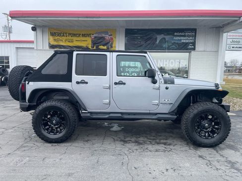Used 2018 Jeep Wrangler Unlimited Sahara w/ Connectivity Group image 2