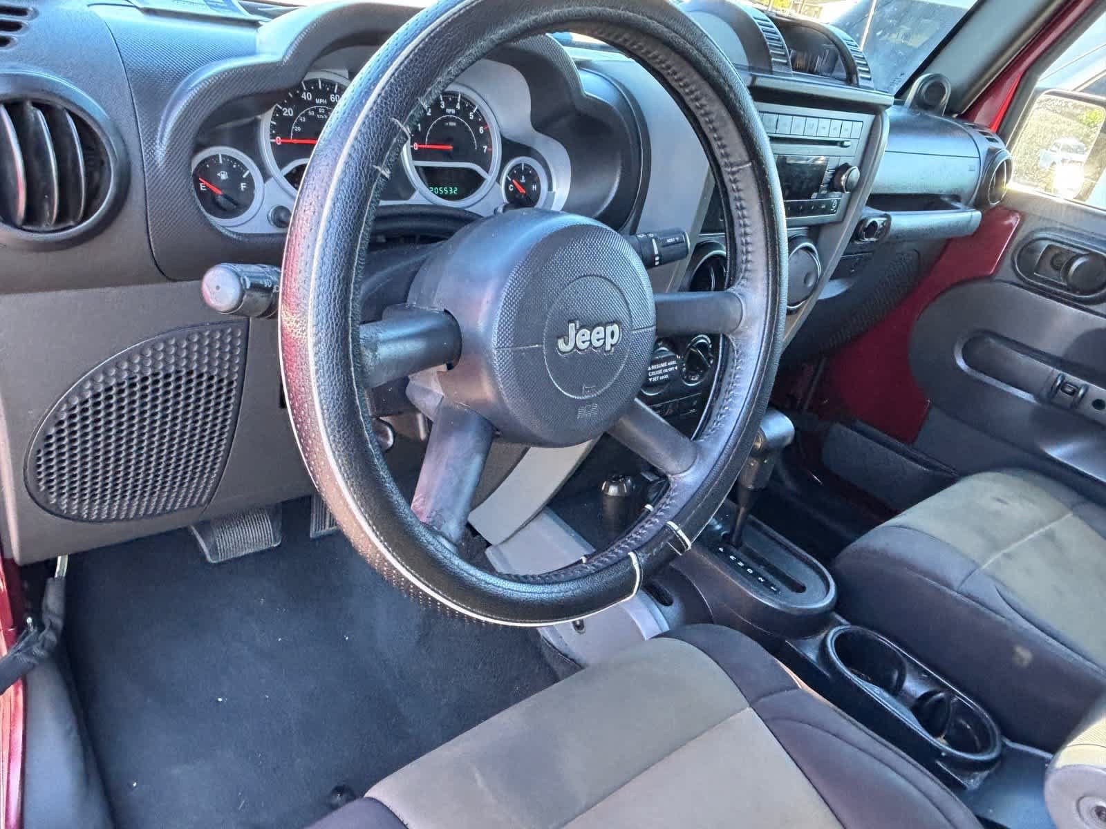 Used 2007 Jeep Wrangler Unlimited Rubicon w/ Dual Top Group AWD/4WD image 12